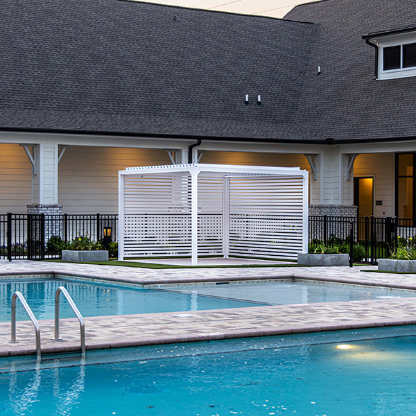 Community pool space with manual louvered pergola Azenco - NJ