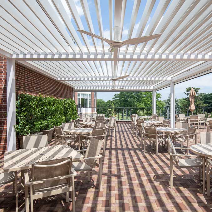 Wykagyl Country club terrace covered with Azenco pergola - New York